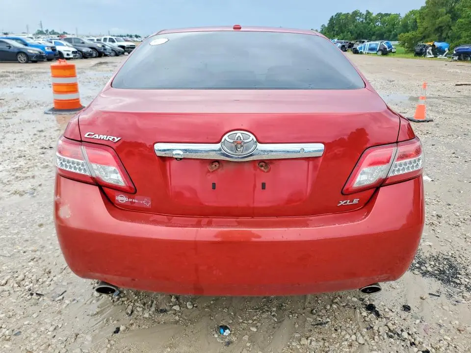 2010 TOYOTA CAMRY XLE V6  