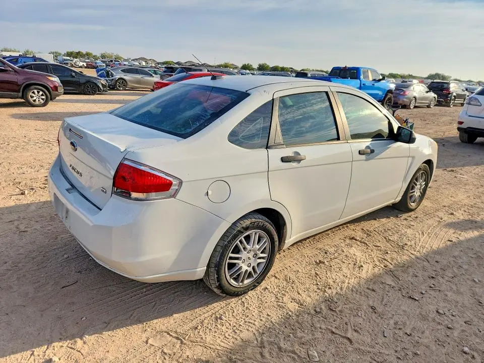 2011 FORD FOCUS SE  