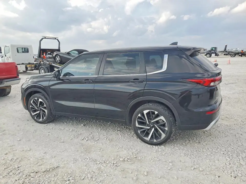 2022 MITSUBISHI OUTLANDER SE  