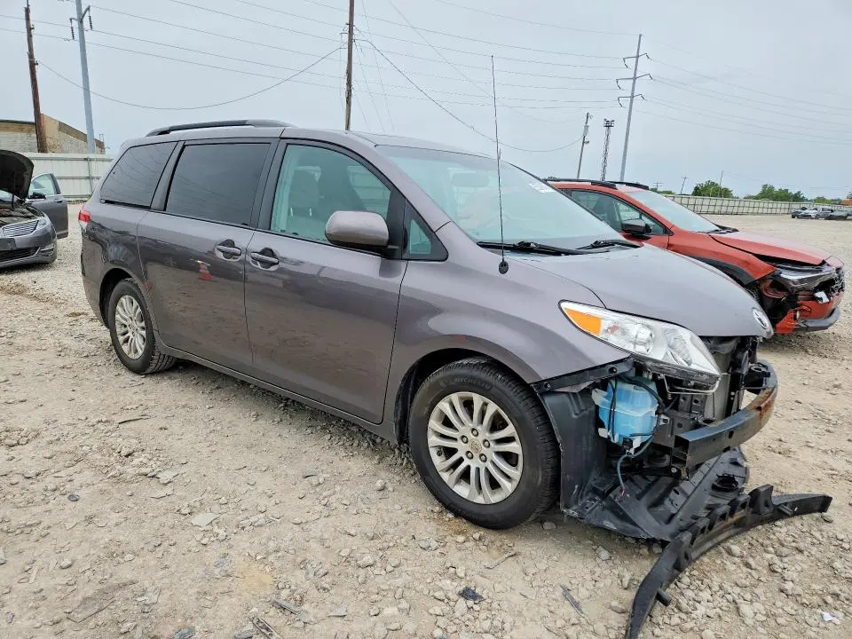 2014 TOYOTA SIENNA XLE 8-PASSENGER  