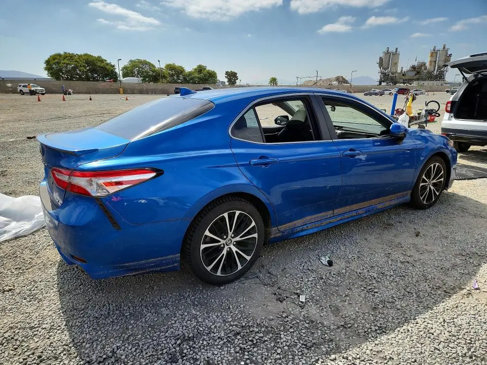 2020 TOYOTA CAMRY SE  