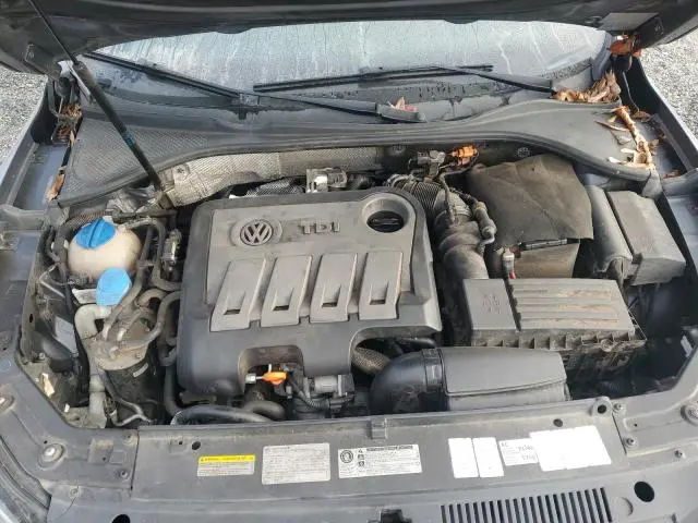 2013 VOLKSWAGEN PASSAT SE  