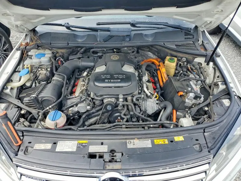 2015 VOLKSWAGEN TOUAREG HYBRID  