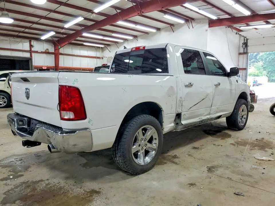 2016 RAM 1500 SLT  