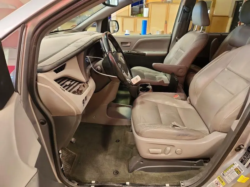 2016 TOYOTA SIENNA XLE  