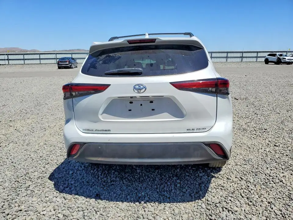 2023 TOYOTA HIGHLANDER XLE  