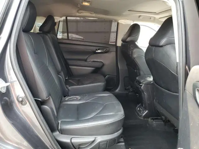 2020 TOYOTA HIGHLANDER XLE  