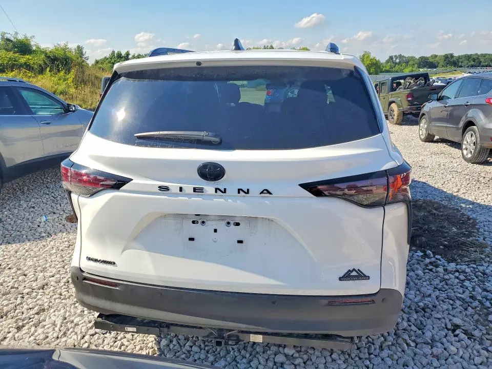 2026 TOYOTA SIENNA WOODLAND EDITION  