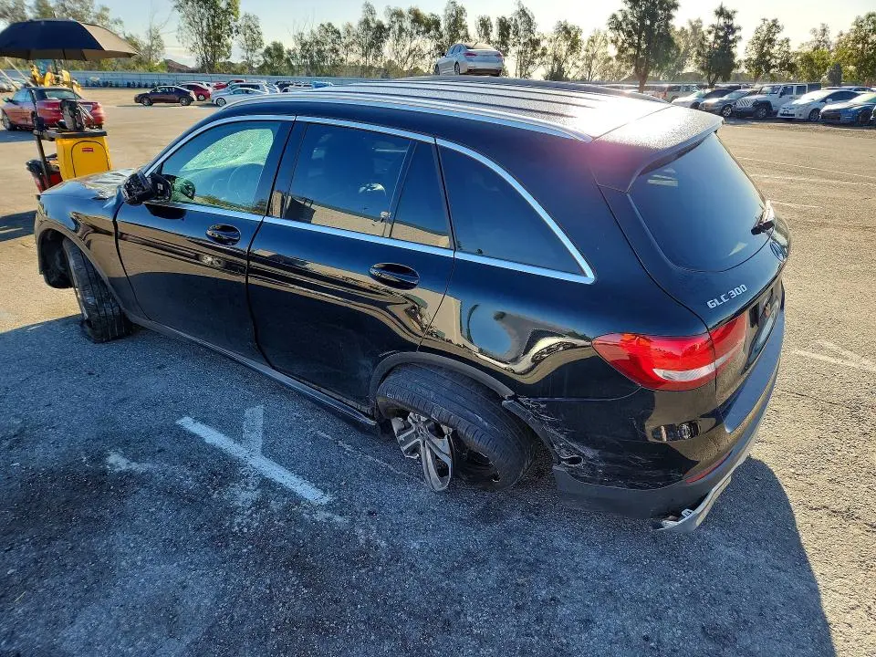 2019 MERCEDES-BENZ GLC 300  