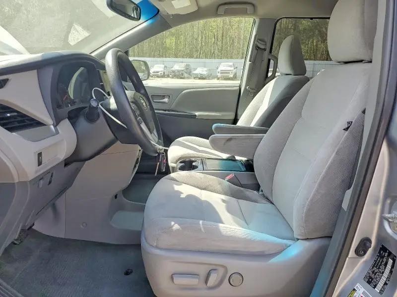 2015 TOYOTA SIENNA LE 8-PASSENGER  