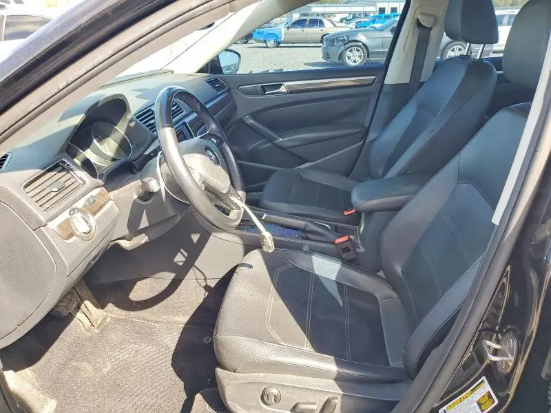 2018 VOLKSWAGEN PASSAT SE  