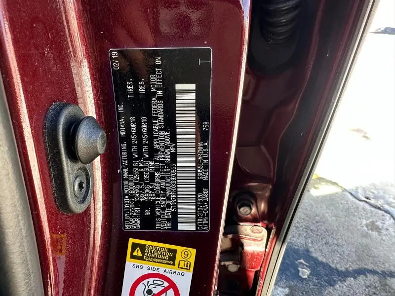 2019 TOYOTA HIGHLANDER LE  