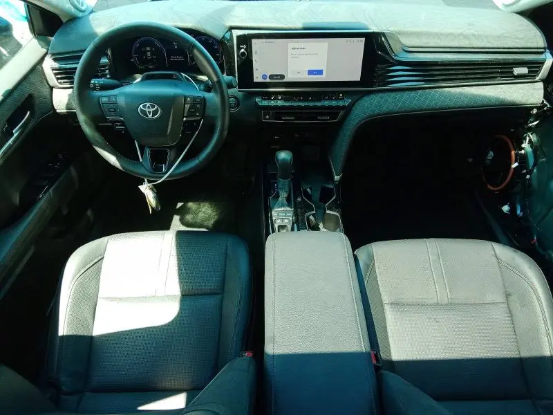 2025 TOYOTA CAMRY XLE  