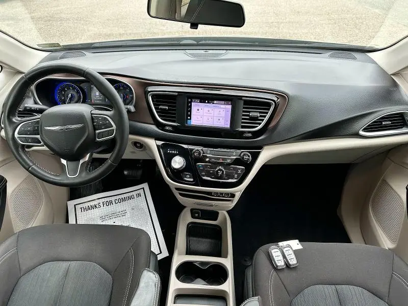 2022 CHRYSLER VOYAGER LX  