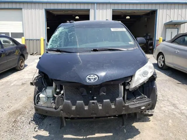 2017 TOYOTA SIENNA LE  