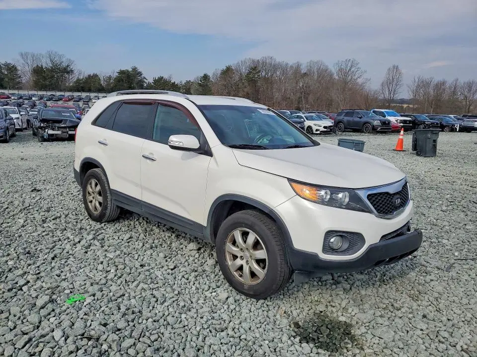 2011 KIA SORENTO BASE  