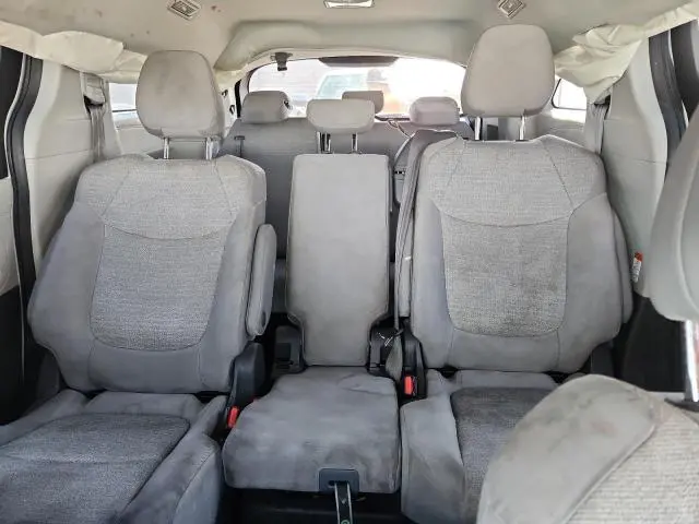 2021 TOYOTA SIENNA LE  