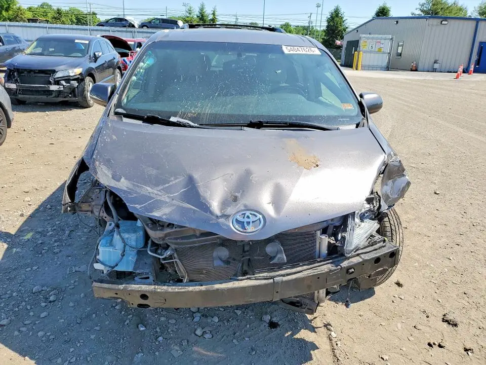 2017 TOYOTA SIENNA XLE 8-PASSENGER  