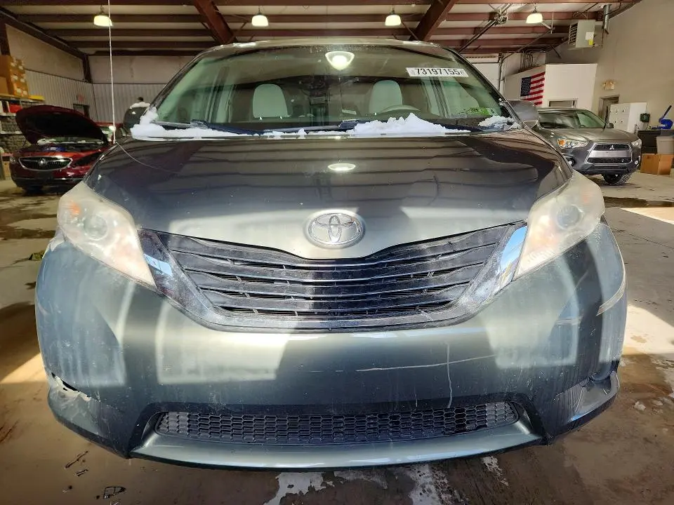 2011 TOYOTA SIENNA LE  