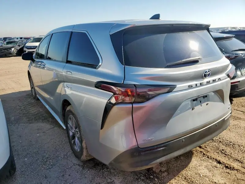 2023 TOYOTA SIENNA XLE