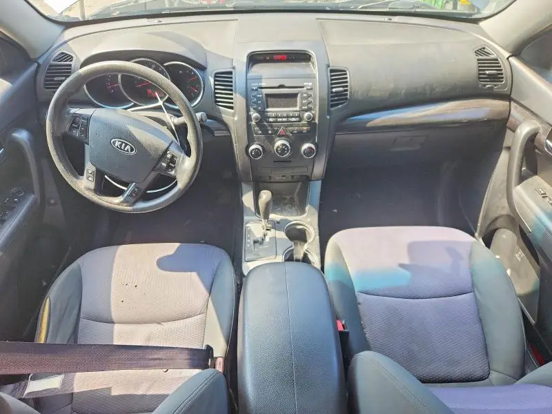 2013 KIA SORENTO LX  