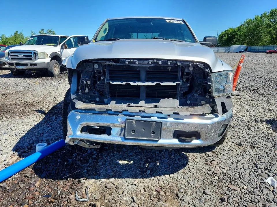 2016 RAM 1500 SLT  