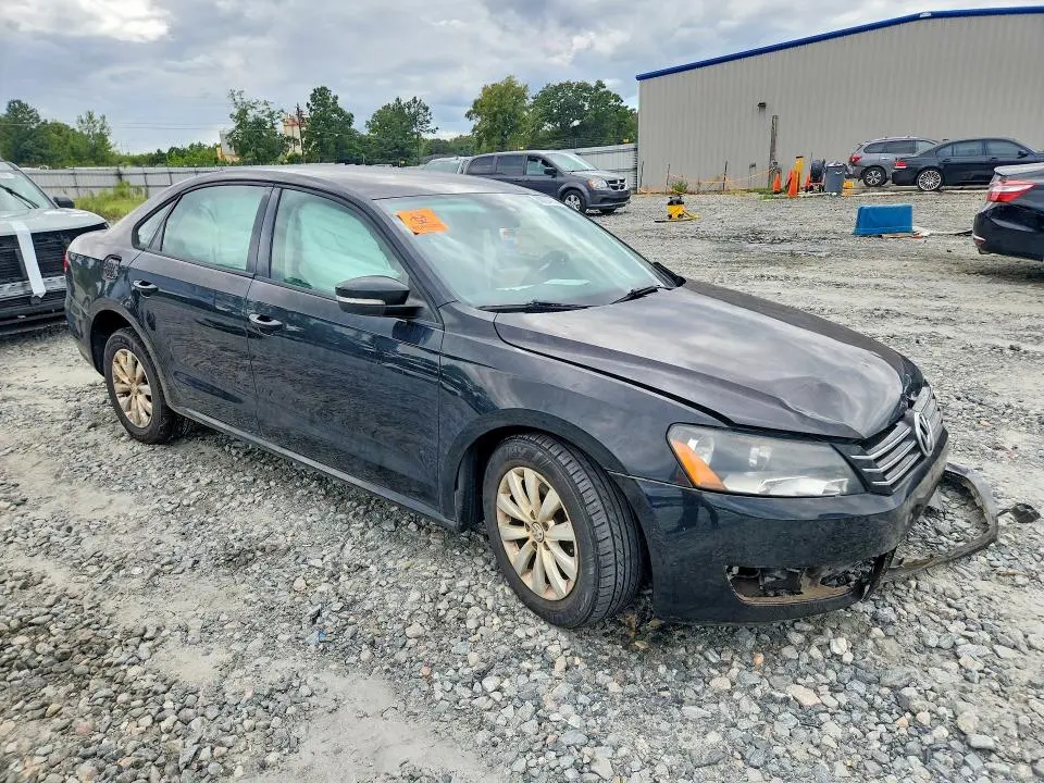 2013 VOLKSWAGEN PASSAT S  