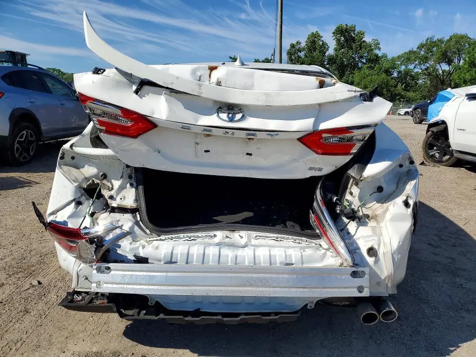 2019 TOYOTA CAMRY SE  