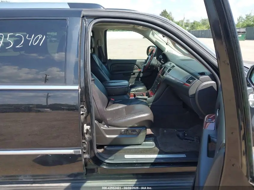 2010 CADILLAC ESCALADE ESV LUXURY