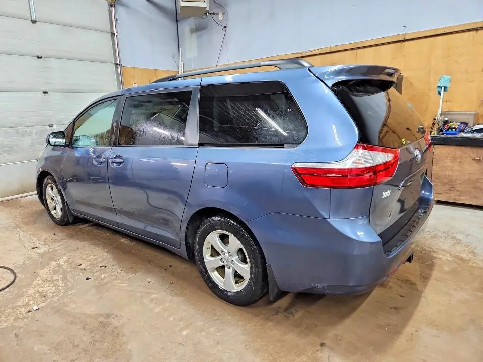 2015 TOYOTA SIENNA LE 8-PASSENGER  