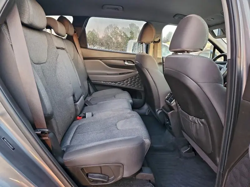 2019 HYUNDAI SANTA FE SE  