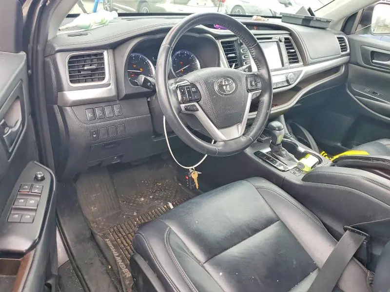 2019 TOYOTA HIGHLANDER XLE  