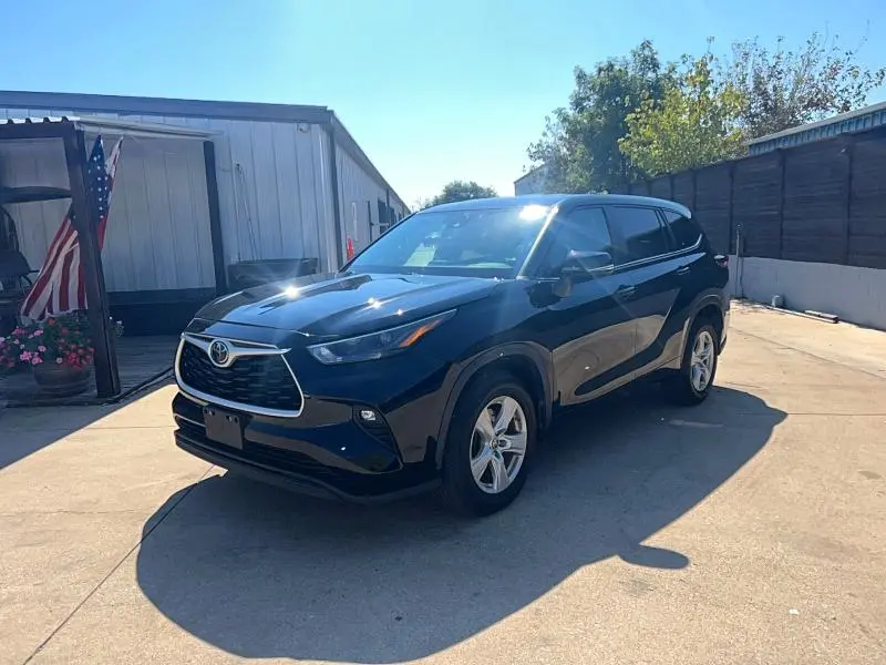 2023 TOYOTA HIGHLANDER LE  