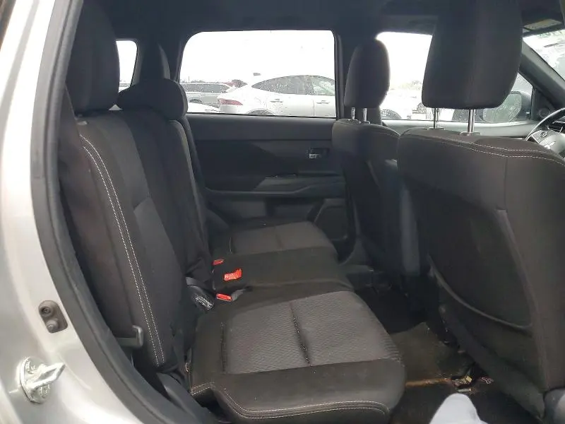 2018 MITSUBISHI OUTLANDER SE  