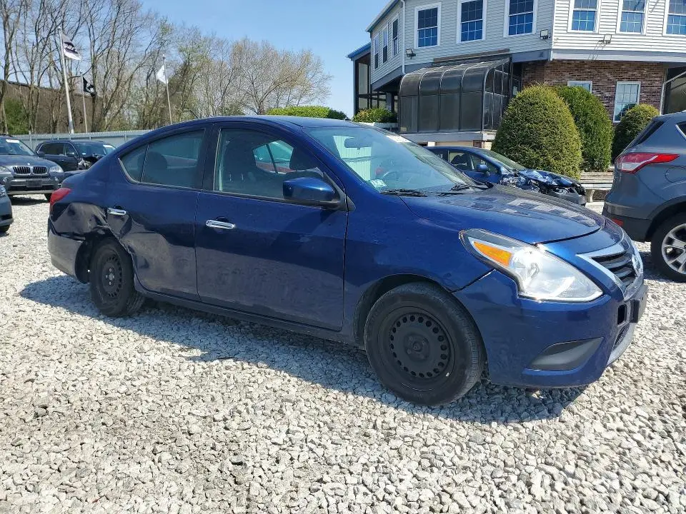 2019 NISSAN VERSA SV  