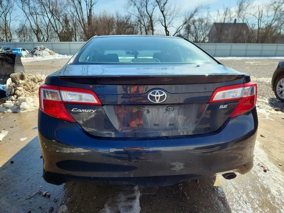 2014 TOYOTA CAMRY SE  