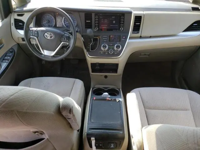 2018 TOYOTA SIENNA LE