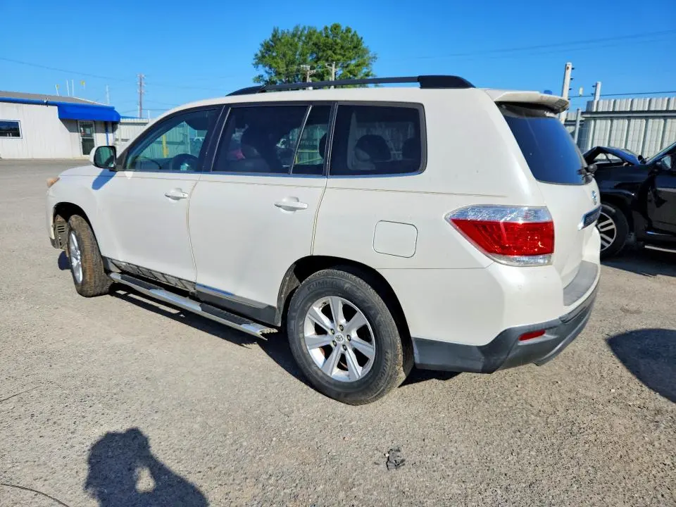 2011 TOYOTA HIGHLANDER SE  