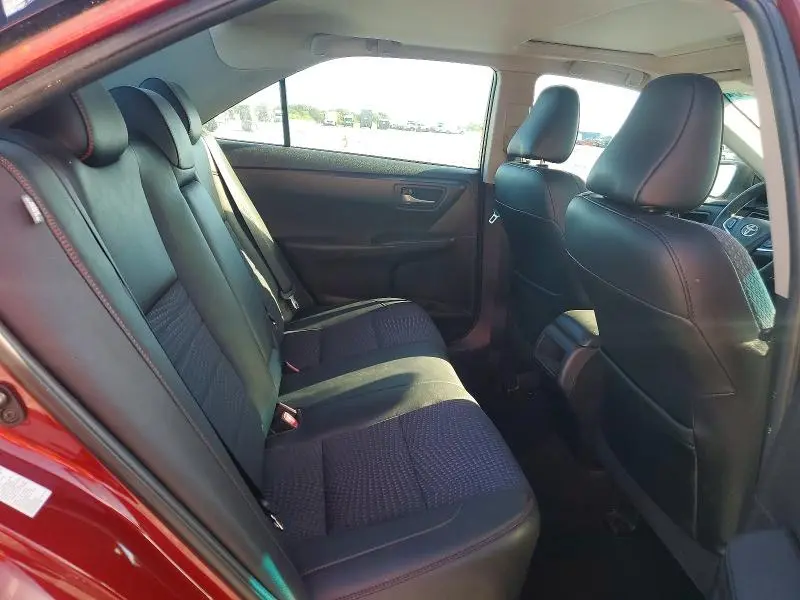 2015 TOYOTA CAMRY SE  