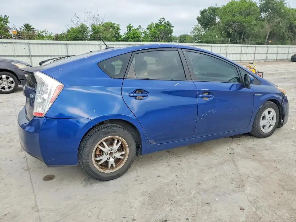 2011 TOYOTA PRIUS THREE  