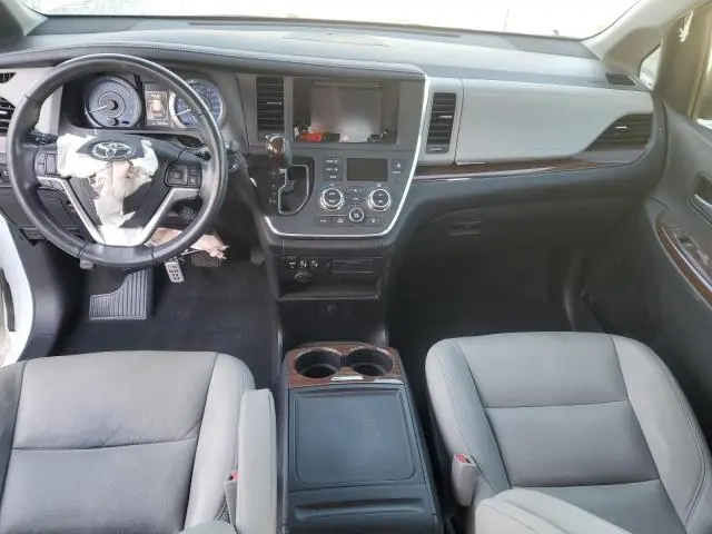 2017 TOYOTA SIENNA XLE  