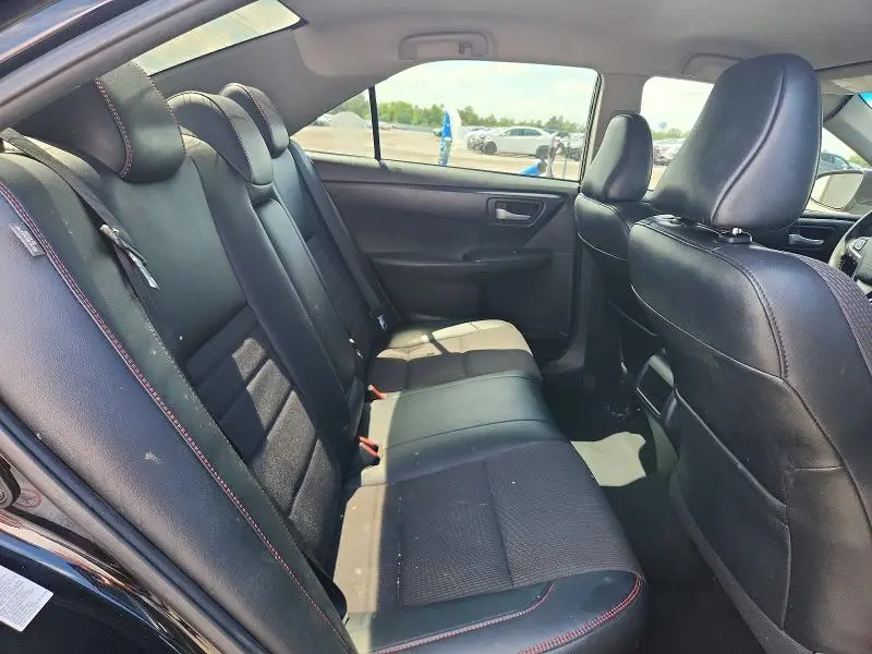 2016 TOYOTA CAMRY SE  