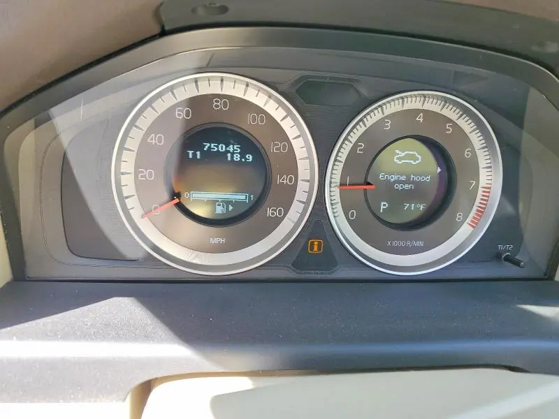 2013 VOLVO XC70 3.2  