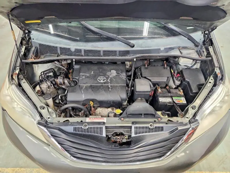 2011 TOYOTA SIENNA LE  