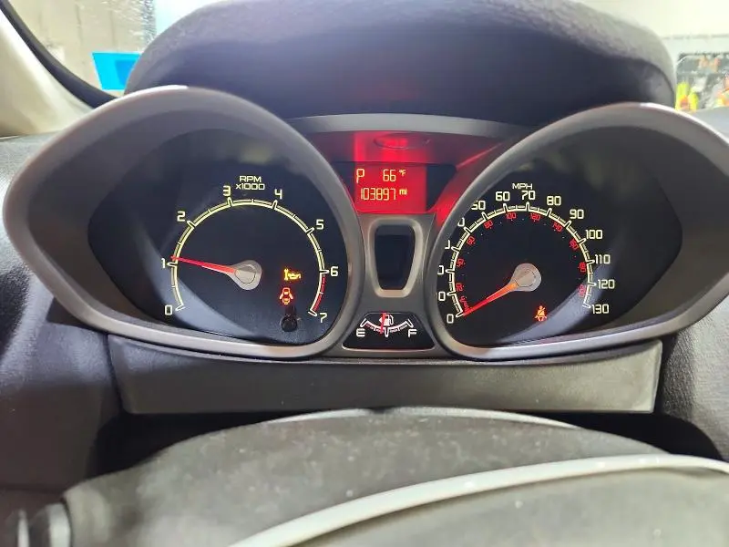 2011 FORD FIESTA SE  
