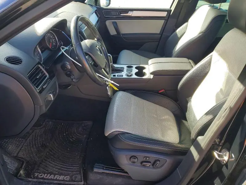 2017 VOLKSWAGEN TOUAREG   