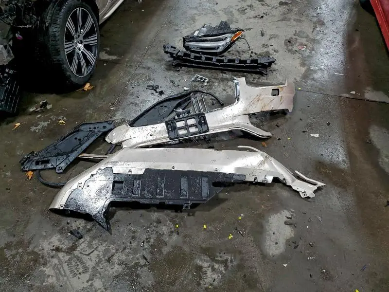 2024 VOLVO XC90 PLUS  