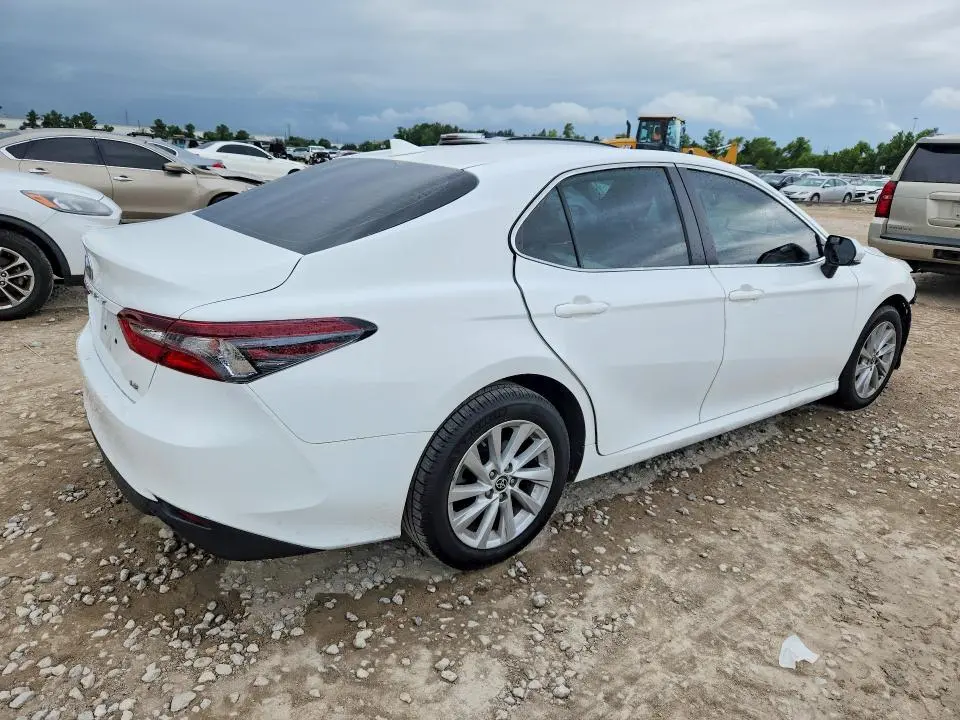 2022 TOYOTA CAMRY LE  