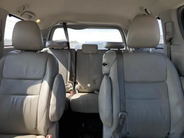 2015 TOYOTA SIENNA LE  