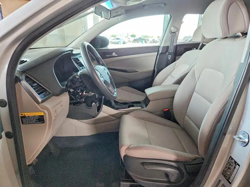 2016 HYUNDAI TUCSON SE  
